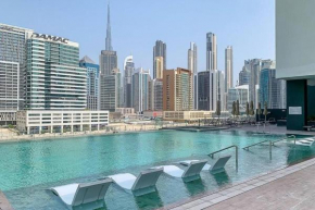Glamorous 2 Bedroom Apartment I Panoramic Views - Business Bay I Free Wi-fi, Parking, Gym and Pool I by Meerak